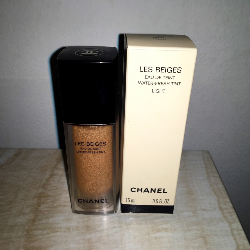 New Chanel Les Beiges Water Fresh Tint in Light NWT Never Opened or Used